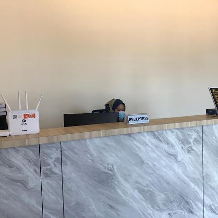 Oyo 90506 Z Stay Inn Hotel Simpang Renggam Dış mekan fotoğraf