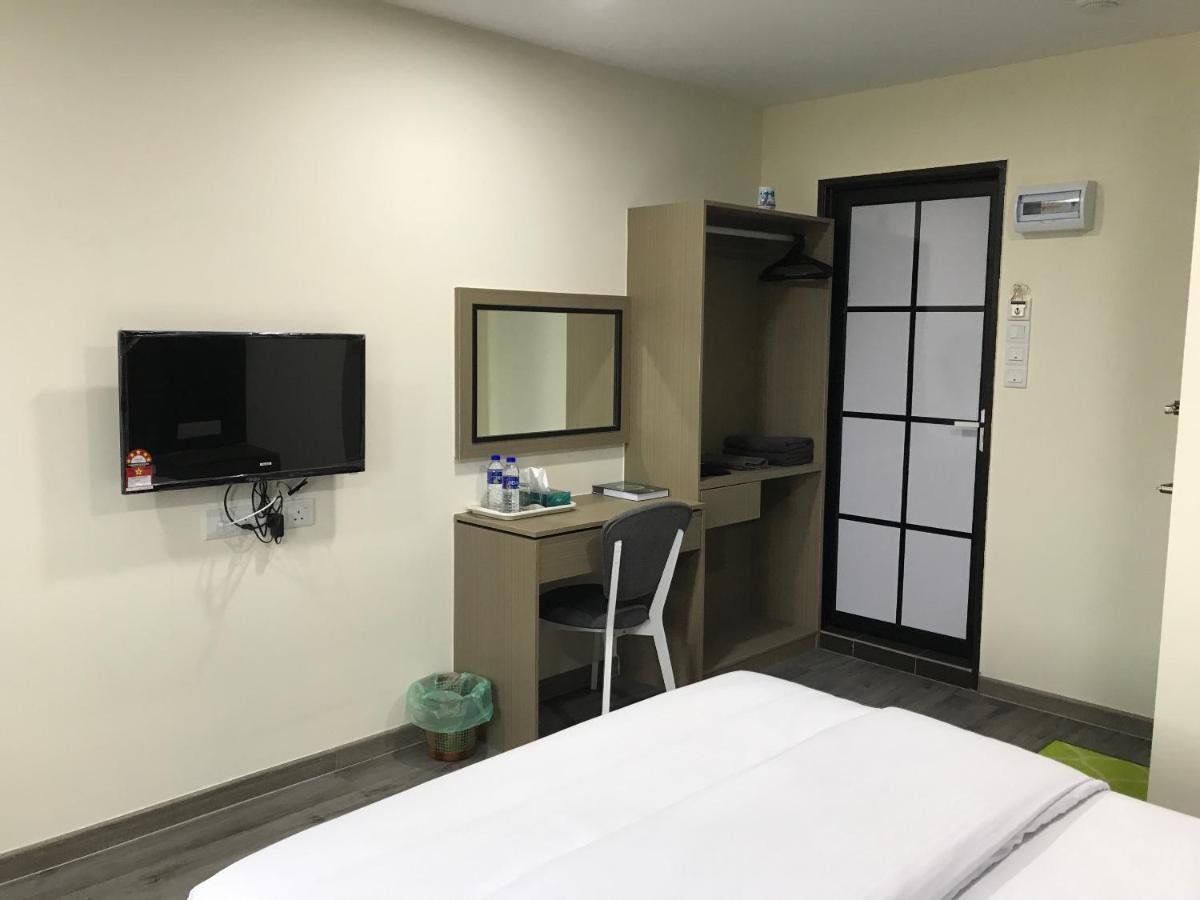 Oyo 90506 Z Stay Inn Hotel Simpang Renggam Dış mekan fotoğraf