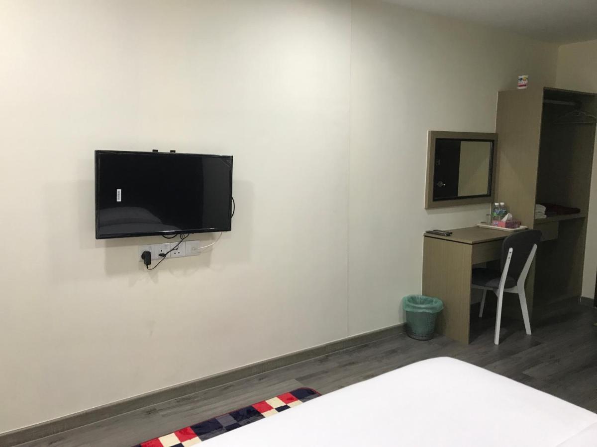 Oyo 90506 Z Stay Inn Hotel Simpang Renggam Dış mekan fotoğraf